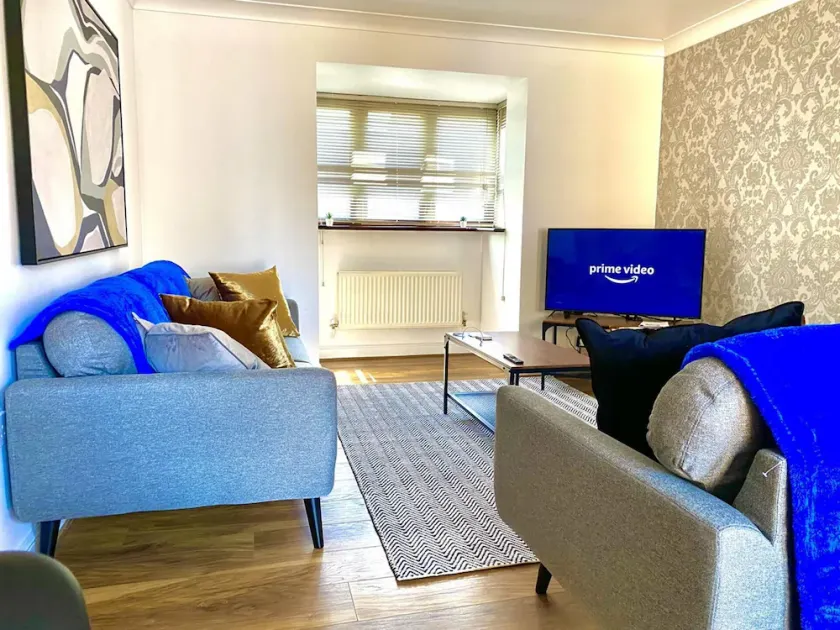 Immaculate 3-bedroom House in Milton Keynes - Image 1