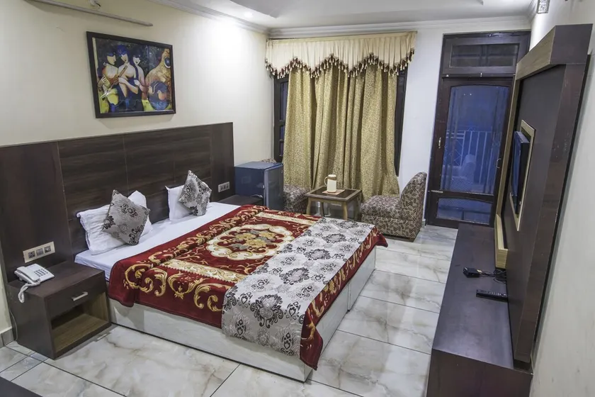 Hotel Sapphire - Image 1