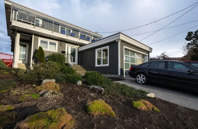 10 Mile Point Stunning Oceanfront - Image 1