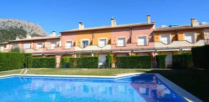 Casa con piscina comunitaria estartit - Image 1