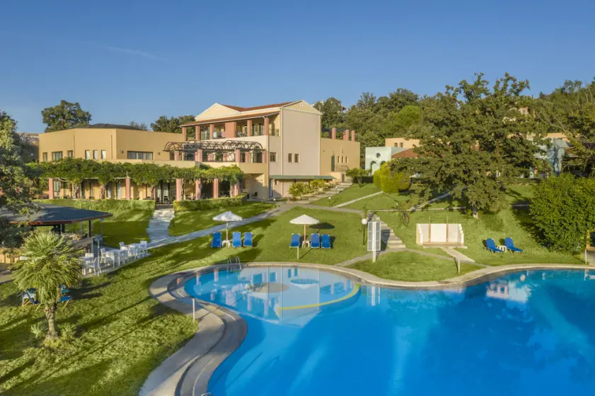 Century Resort Apartments - Image 1