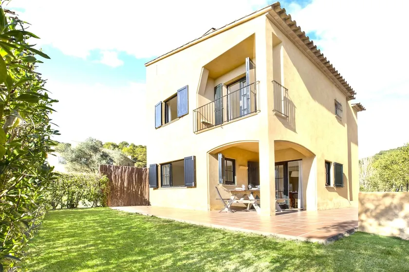 Voll ausgestattete schöne Villa mit Pool, Garten und Terrasse | Meerblick | Neben dem Strand | Ideal für Homeoffice - Image 1