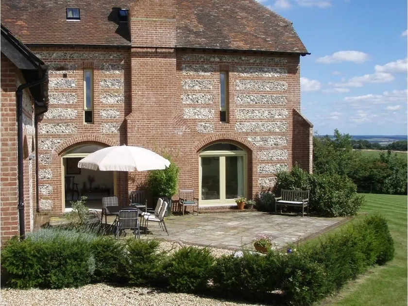 Lodge Farmhouse Bed & Breakfast - Image 1