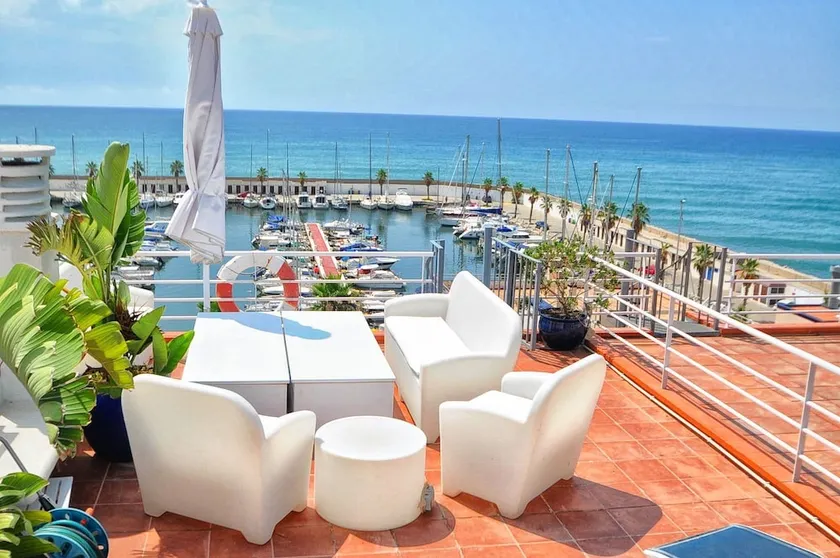 Luxury House with Private Chill Out - Image 1