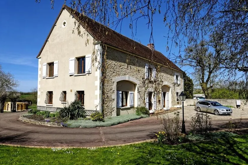 Les Bordes - Image 1