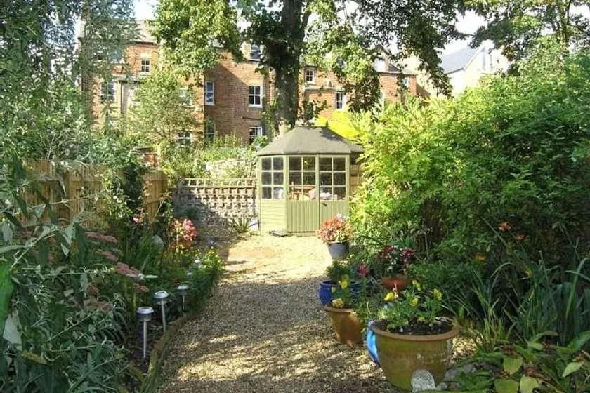 Elegant city centre 4 bedroom escape in popular Jericho - Image 1