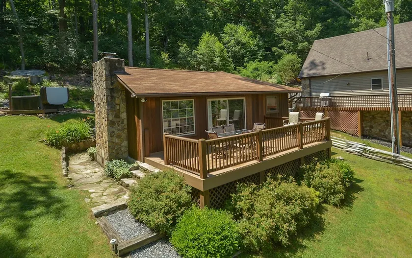Cherry Cove Cottage - Image 1