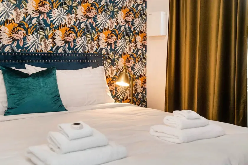The 1920s 'flora' Suite - Image 1