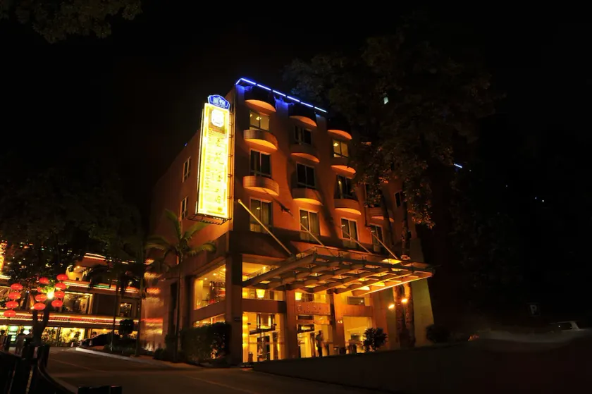 King Garden Hotel - Image 1