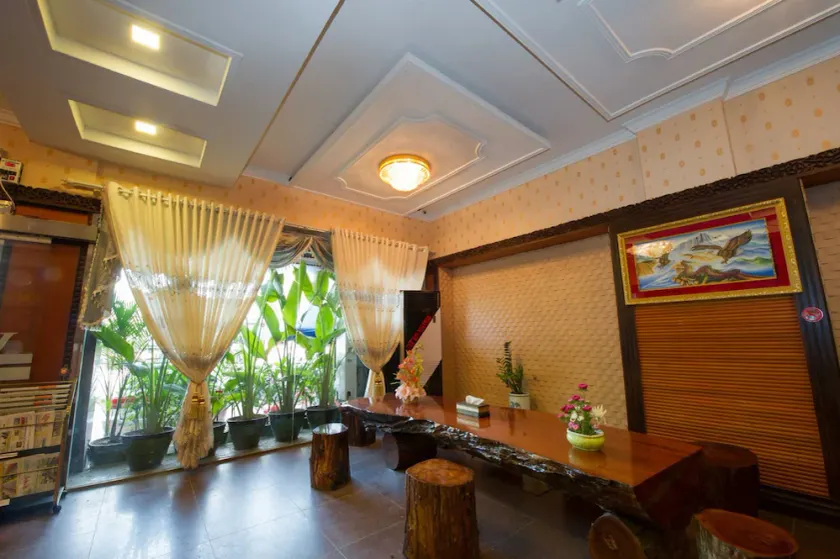 Taw Win Myanmar Hotel - Image 1