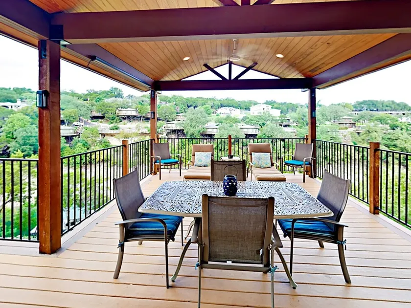 4BR Lakeway Waterfront by RedAwning - Image 1