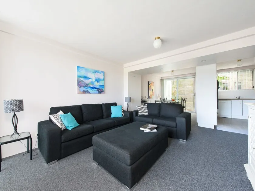 9 Cirrus at Fingal Bay - Image 1