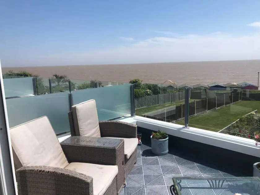 Beautiful 4-bed House in Walton on the Naze - Image 1