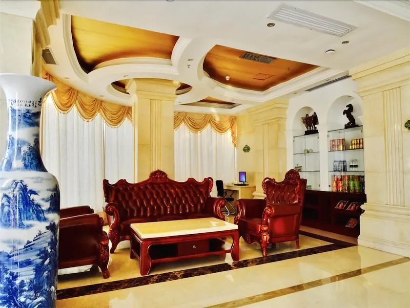 Vienna 3 Best Hotel Shenzhen Pingdi Pingzi Road - Image 1