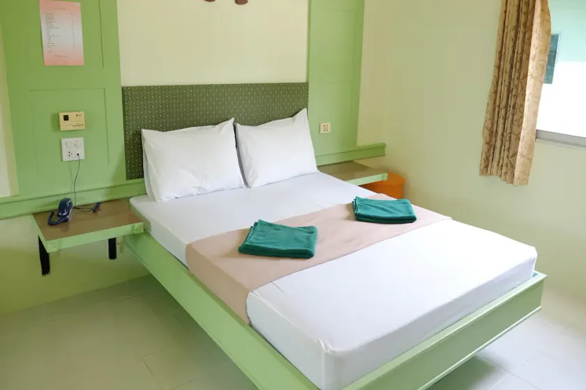 Little Park Hotel - Image 1