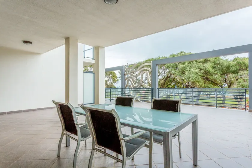 Beachfront on the Foreshore Rockingham - Image 1