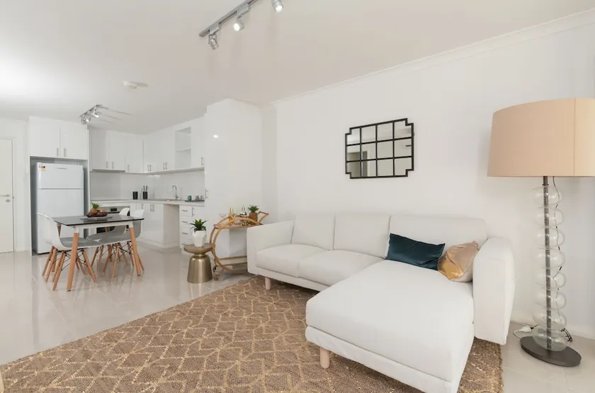 Lakeview Suite 15 - Image 1