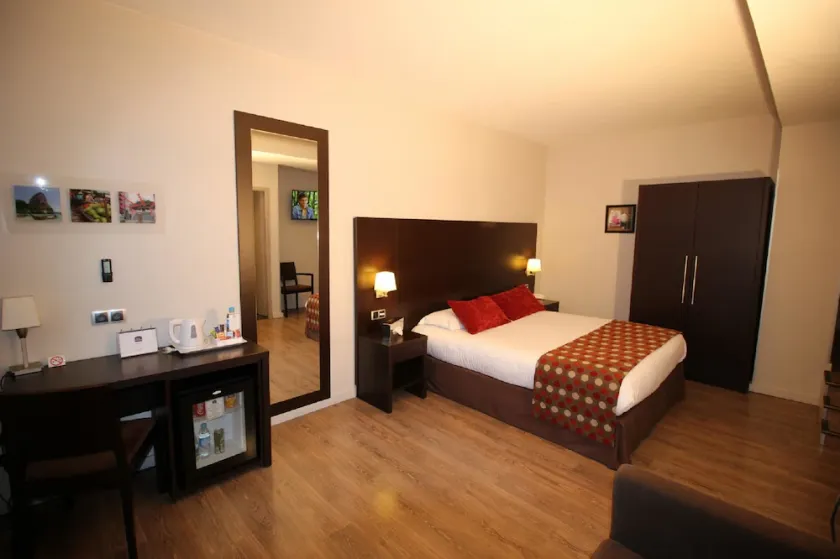 Best Western Hôtel des Barolles - Lyon Sud - Image 1