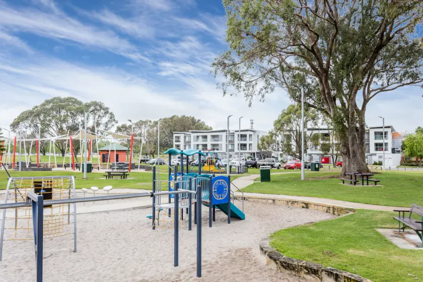 Lakeview Apartments - Image 1