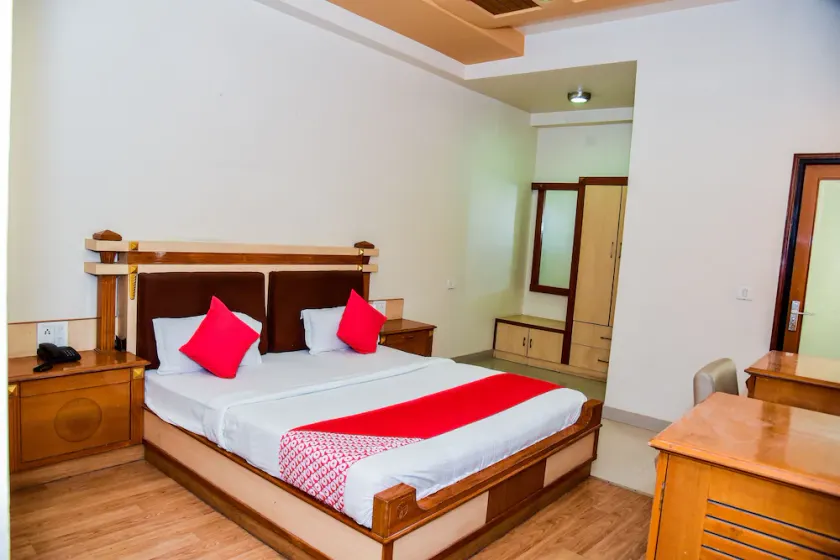 Hotel Metro Palace By OYO Rooms - Image 1
