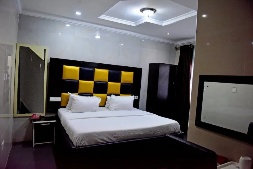 De Heavens Royale Hotel And Towers - Image 1