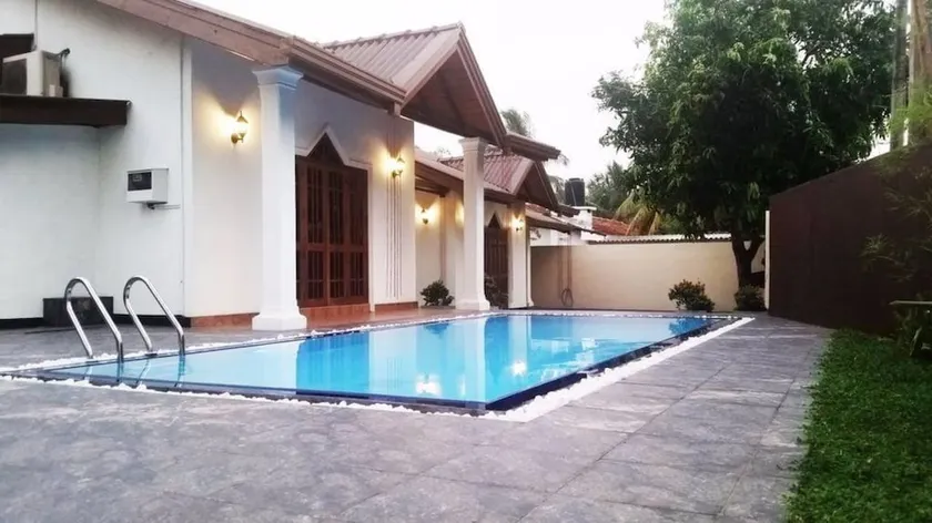 51 Bungalow - Image 1