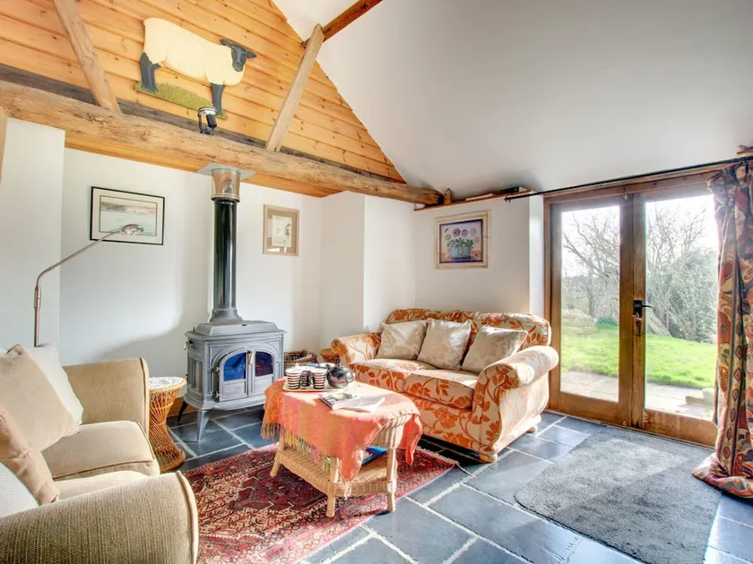 Superb Holiday Home in Broad Street Kent With Graden - Image 1
