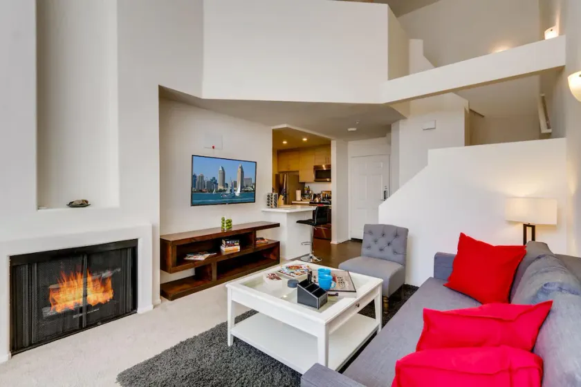 H2 Gorgeous Downtown San Diego 1 Bedroom Upstairs Bedroom Loft - Image 1
