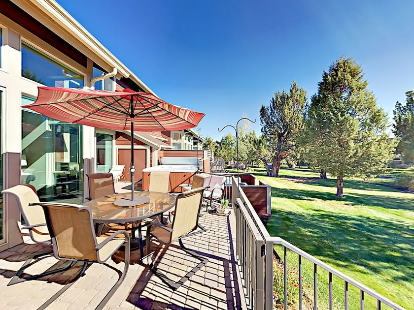 3br W/ Private Hot Tub & Gorgeous Creek Views 3 Bedroom Condo - Image 1