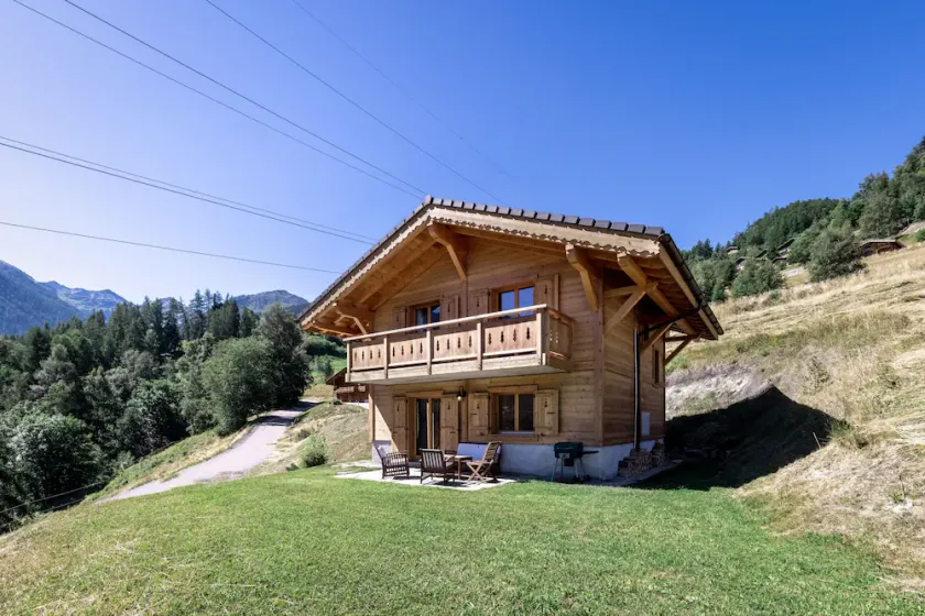 Chalet Le Cerf New Build Stylish Stay - Image 1