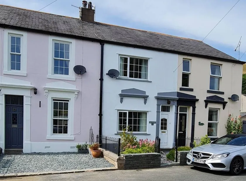 A Cosy Three Bedroomed Cottage in Leafy Embleton - Image 1