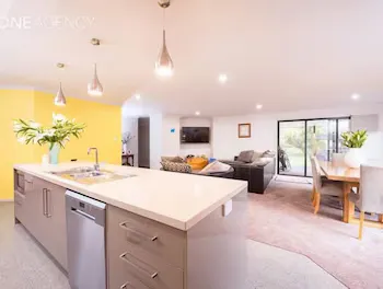 Euphoria House - Image 1
