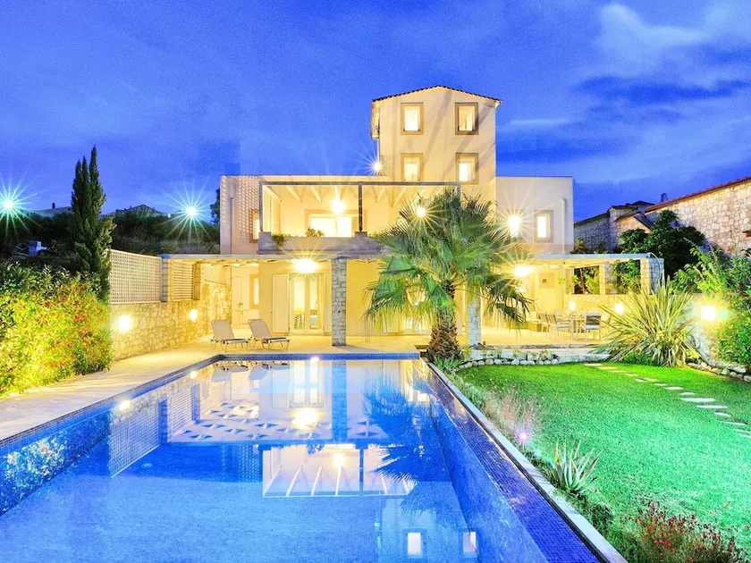 Fabulous Luxe Villa, 10-12 Pers., Heated Pool, Small Village Dramia NW Coast - Image 1