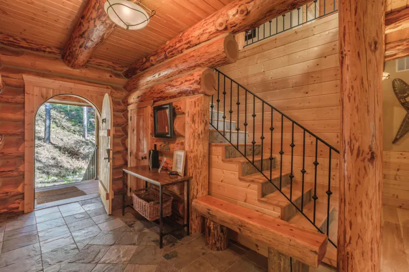 Arrowhead Lodge - Image 1