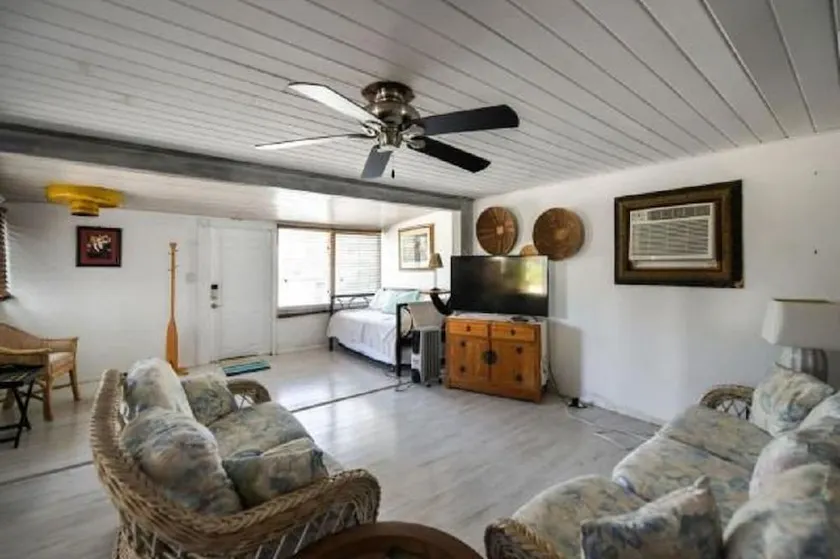 Barefoot Bungalow - Image 1