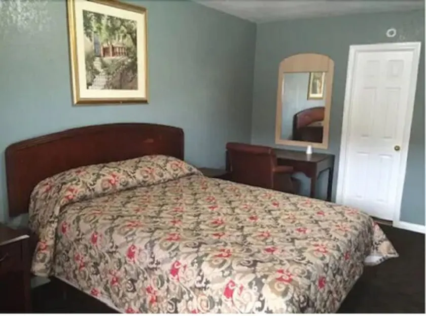 Deluxe Motel - Image 1