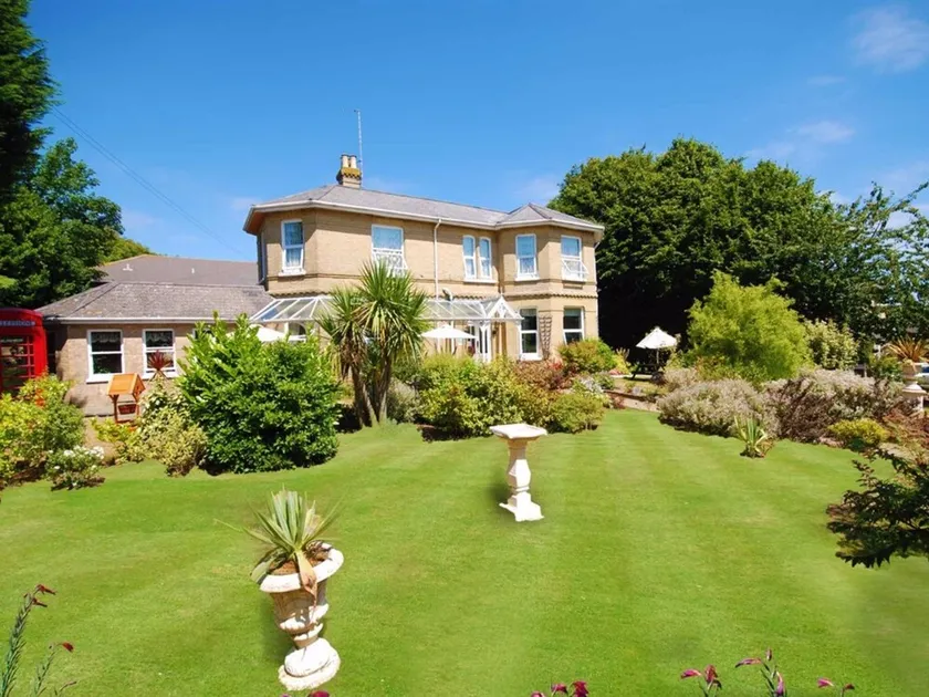 Somerton Lodge Hotel - Image 1
