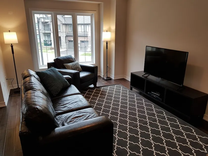 Private Waterview Town House - Image 1