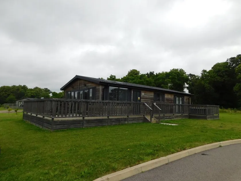 Beautiful 2-bed Lodge in Bury St Edmunds - Image 1
