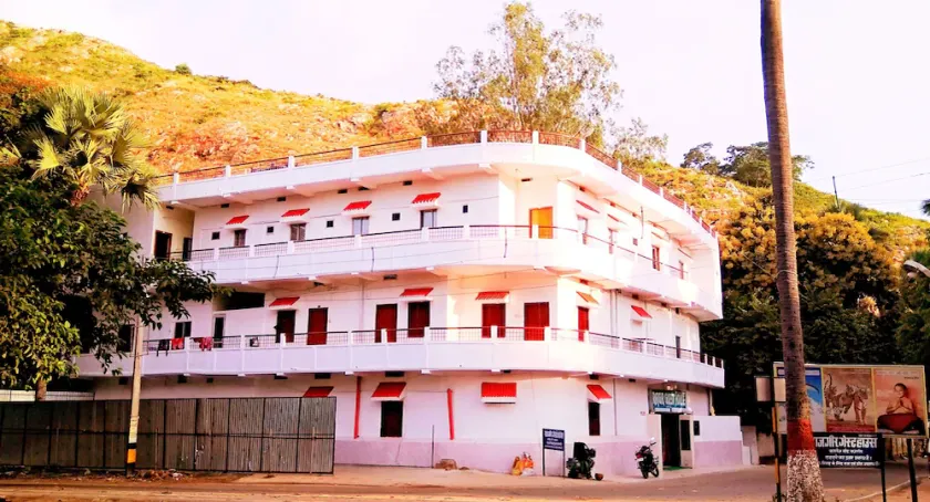 Rajgir Guest House - Image 1