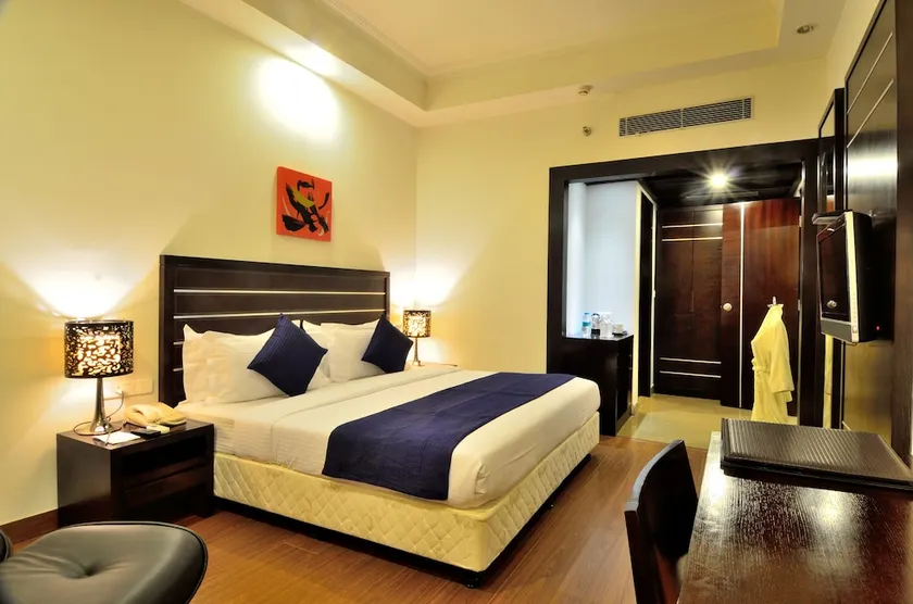 Lakshyas Hotel - Image 1