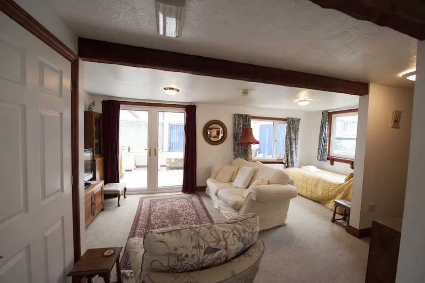 Cwmwennol Country House - Image 1