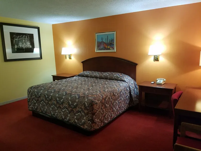 Executive Inn - Image 1