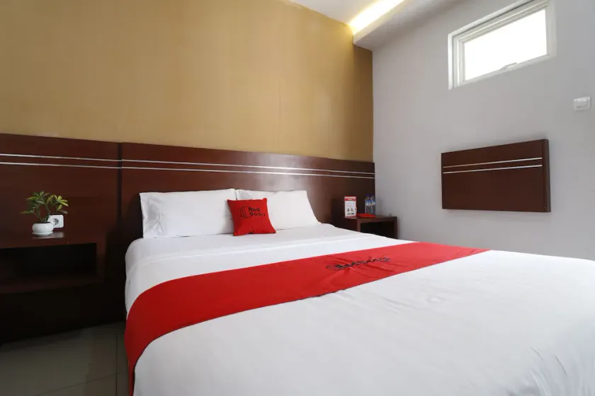 RedDoorz Plus @ Cakranegara - Image 1