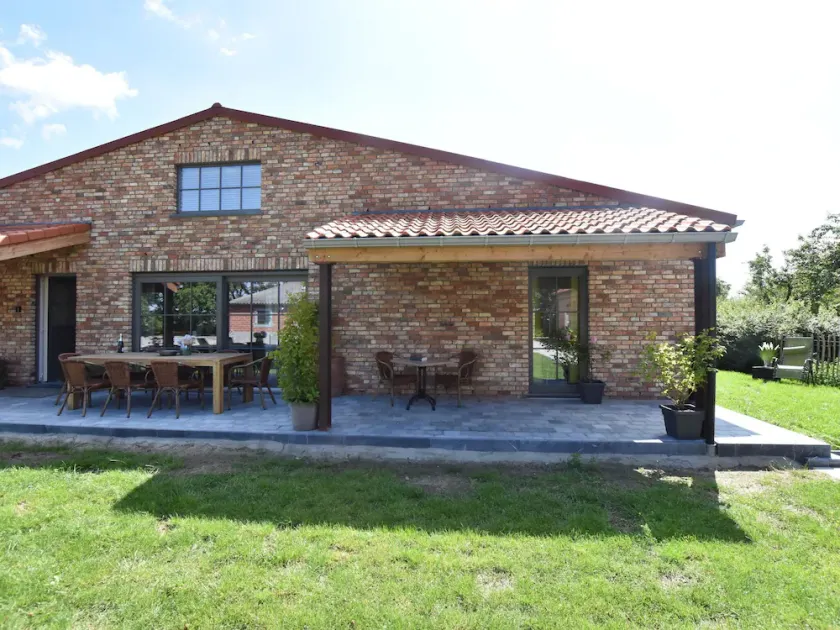 New, tasteful family home, centrally located between Breskens and the coast. - Image 1