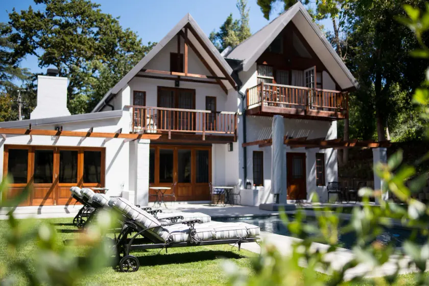 Simonzicht Guest House - Image 1