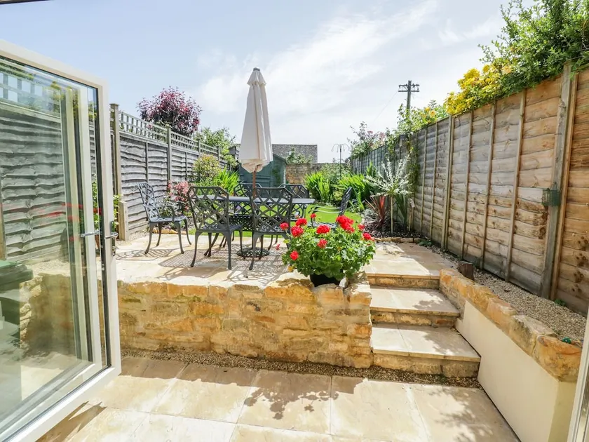 Bumble Cottage - Image 1
