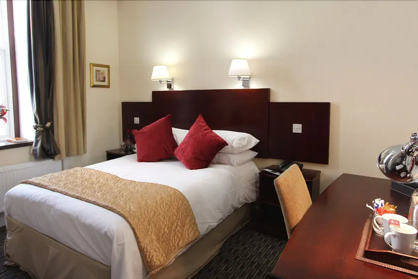 Vista Hotel - Image 1
