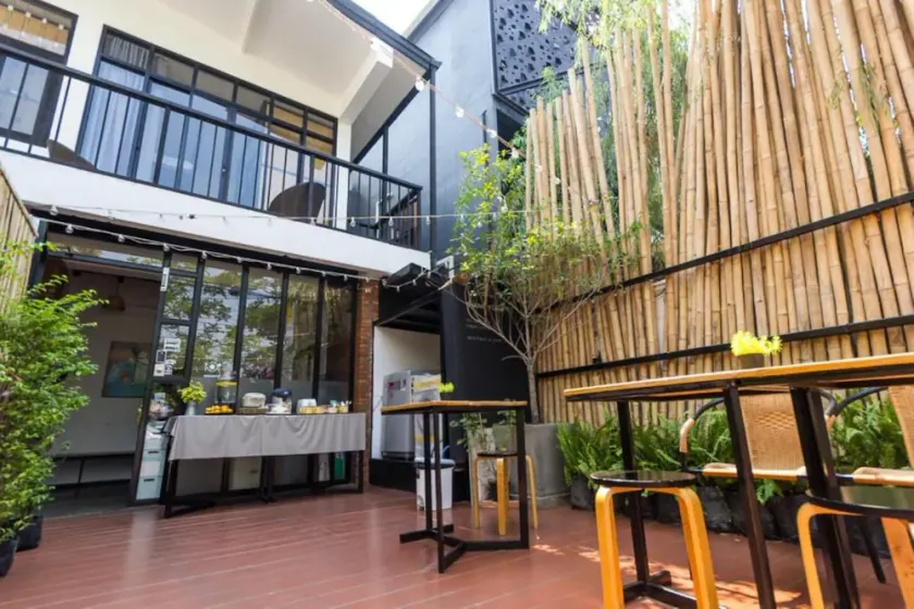 Z's Hostel @ Tha Phae Gate - Image 1