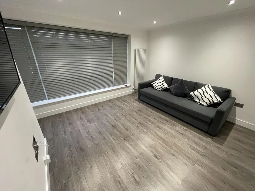 London West Ham Apartments - Image 1